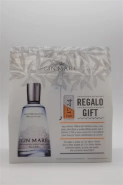 Mediterranean Gin + Vier Tonic Water Und Barlöffel